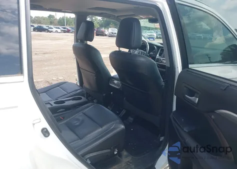 2017 Toyota Highlander Limited z USA, uszkodzony, nr VIN 5TDYZRFH6HS221234